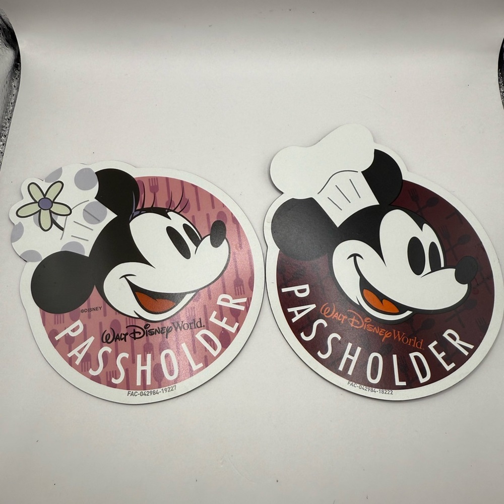 Authentic Walt Disney Chef Mickey & Minnie Annual Passholder Magnet (2) Lot